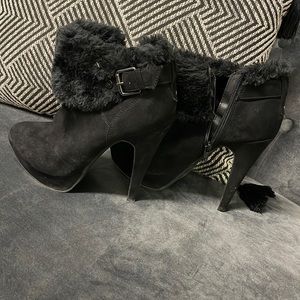 GBG Guess fur trimmed black bootie heels 7 M US